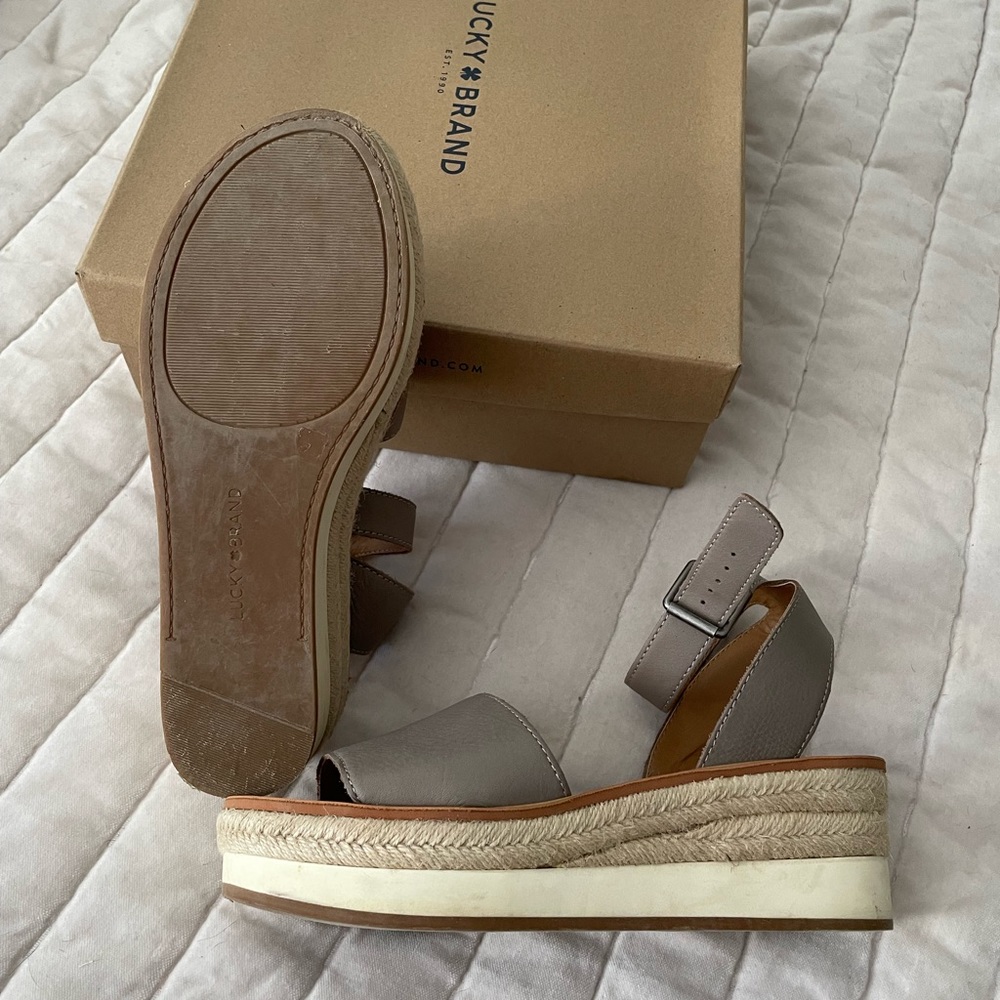Lucky Brand platform Sandals. Used once-in like new condition.